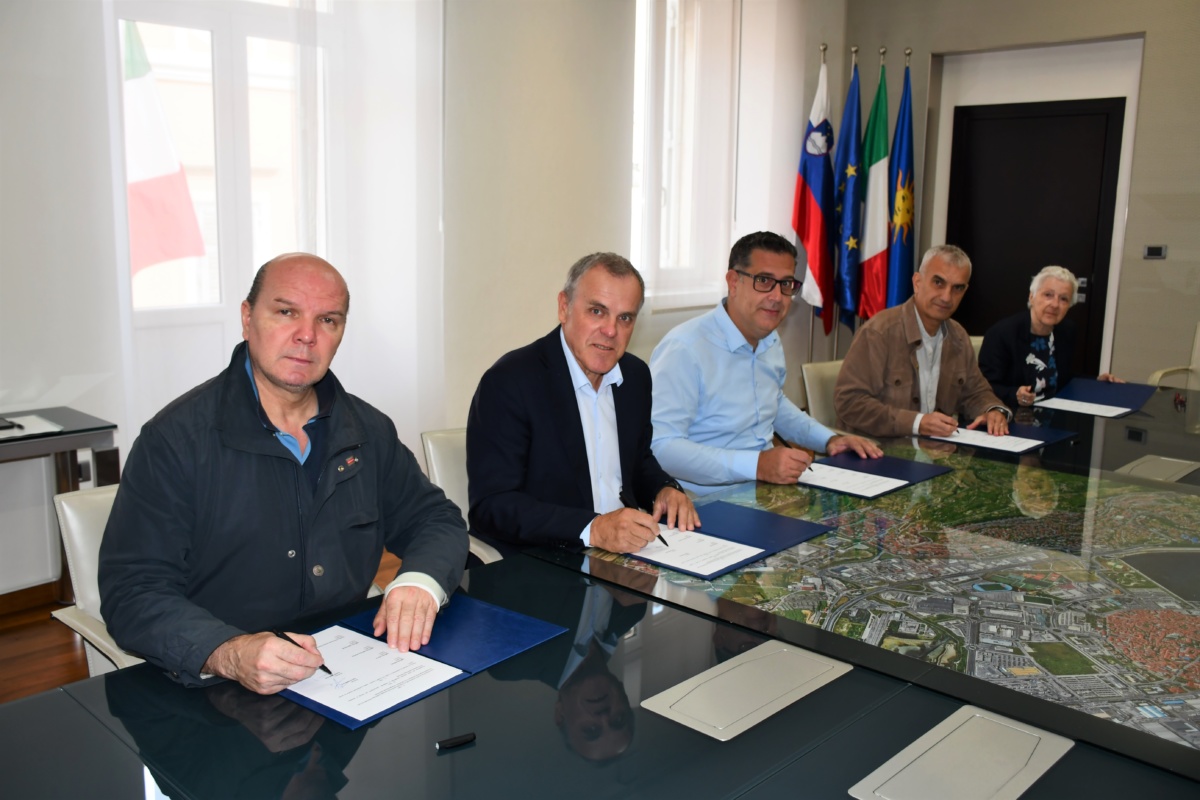 Istrski župani podpirajo nadaljnje delovanje Primorskega poletnega festivala