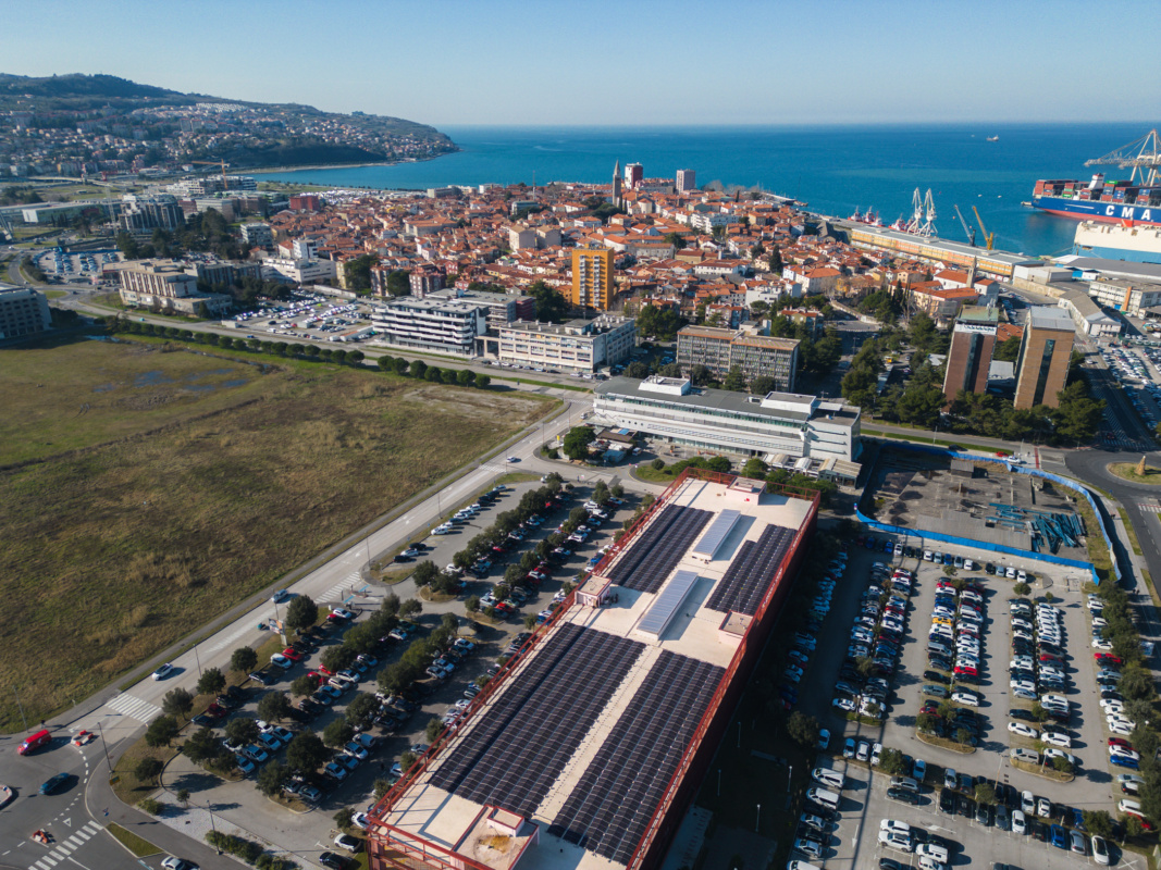 Koprska občina v okviru projekta SOPOREM zgradila sončno elektrarno