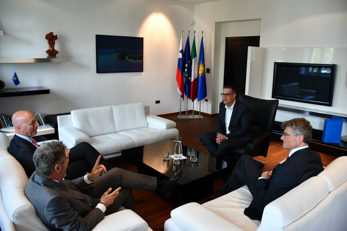 Novi italijanski veleposlanik Giuseppe Cavagna pri županu Alešu Bržanu