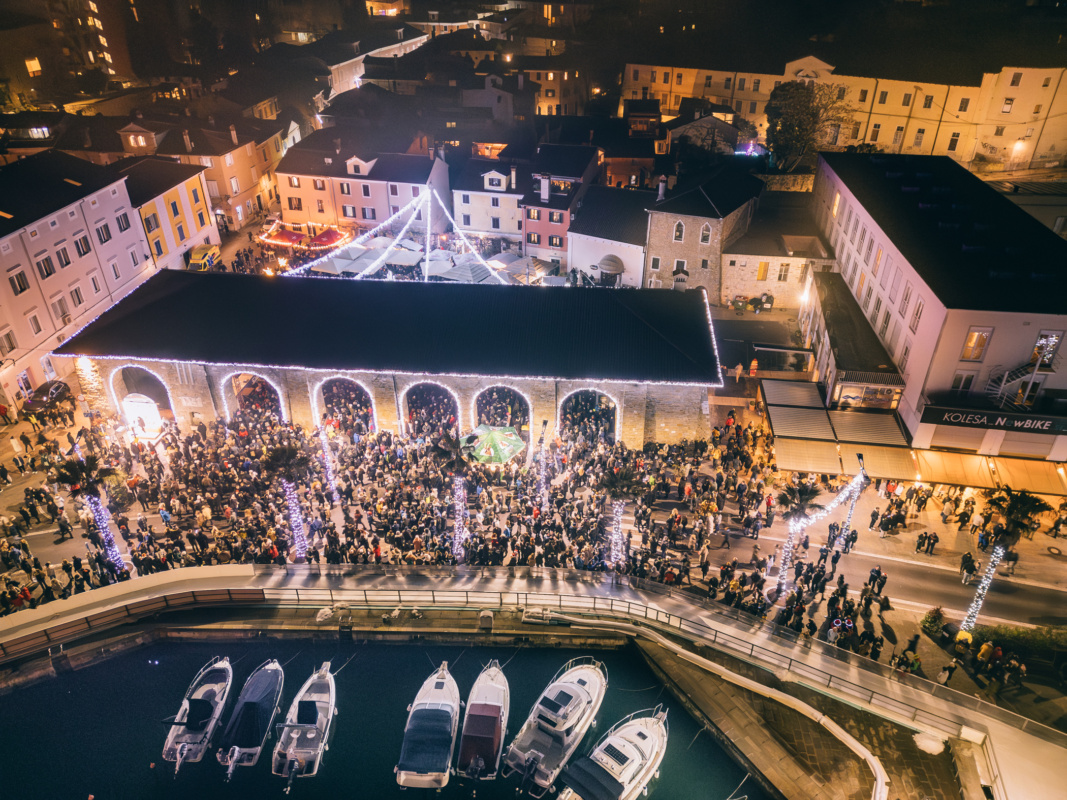 Prižig prazničnih lučk uvod v bogato praznično dogajanje v Kopru