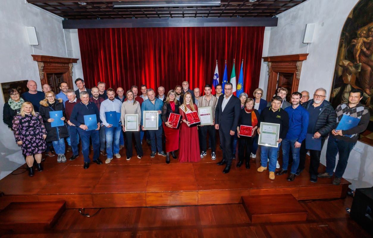 Znani zmagovalci natečajev za Županovo vino in oljčno olje 2026