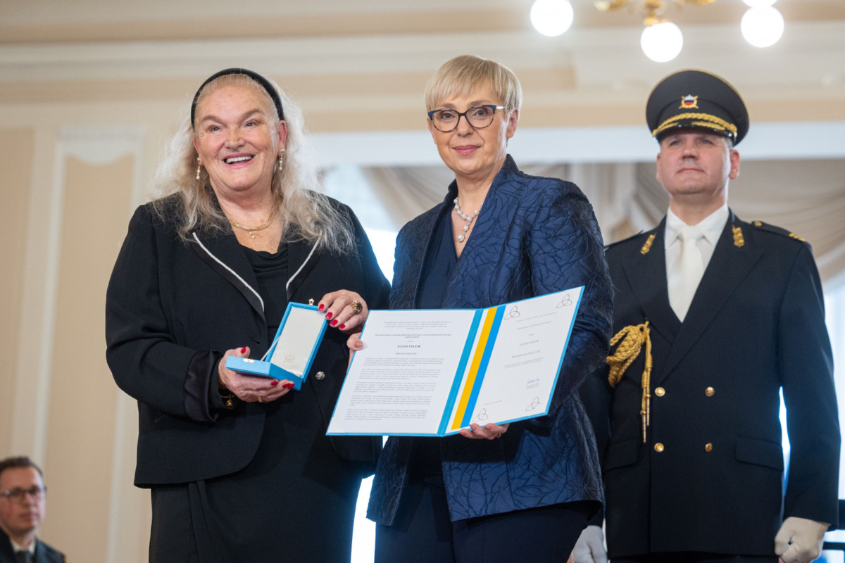 Predsednica republike odlikovala pevko Eldo Viler
