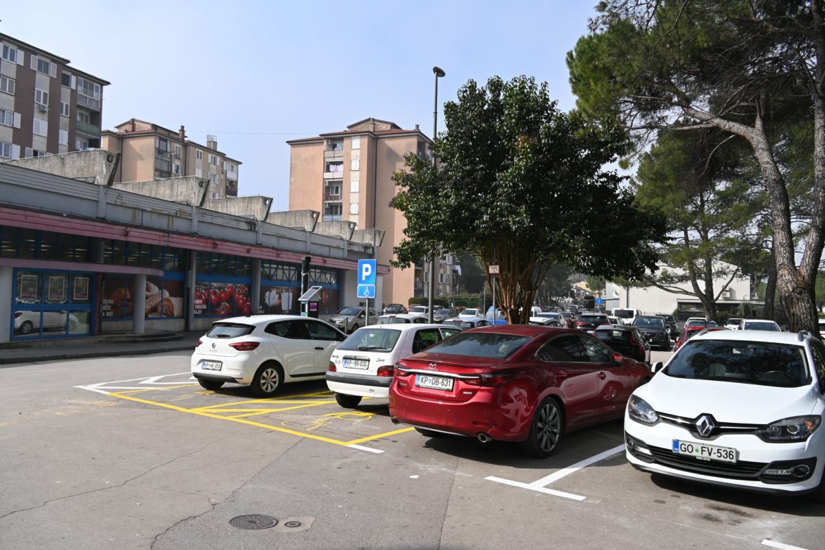 Od ponedeljka plačljivo parkiranje na Pahorjevi ulici