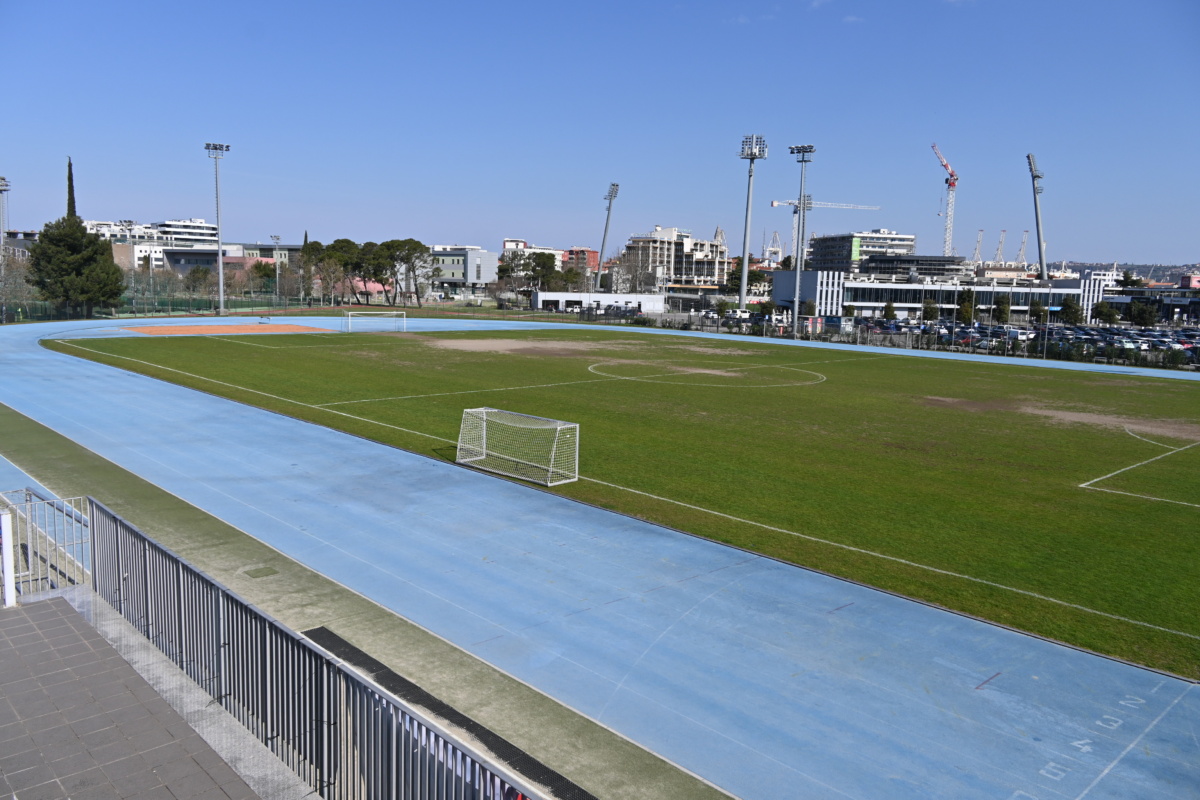 Občina v celovito obnovo atletskega stadiona