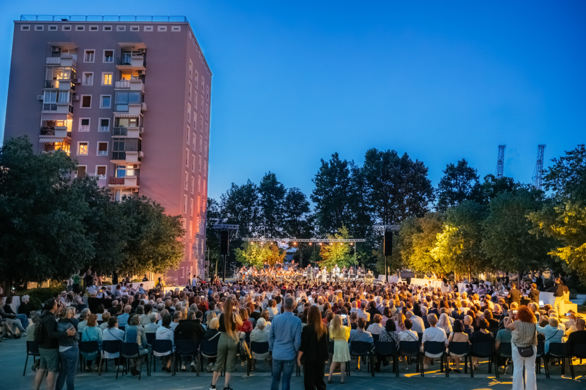 Čudovit koncertni večer na Muzejskem trgu