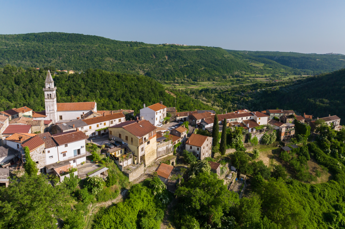 Večeri na placu vabijo na kulturni program v Krkavče
