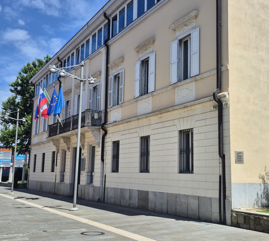 Tudi julija javna dražba nepremičnin