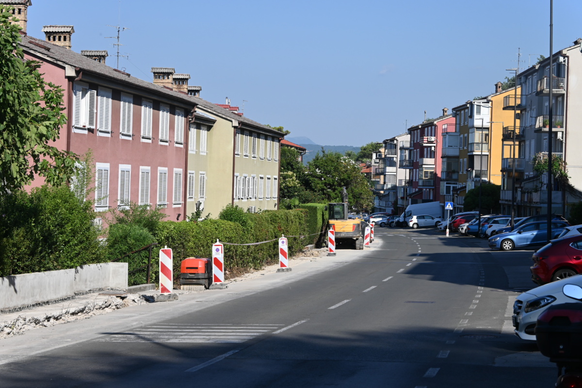 Od jutri do petka občasno moten promet na Cesti na Markovec